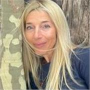 Professeur particulier langue russe, donne des cours tous niveaux du collège aux études supérieures.
